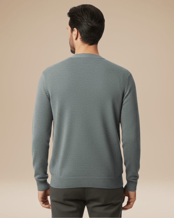 Abbigliamento maschile: cardigan scollo V con bottoni. Look versatile per l'autunno e l'inverno.