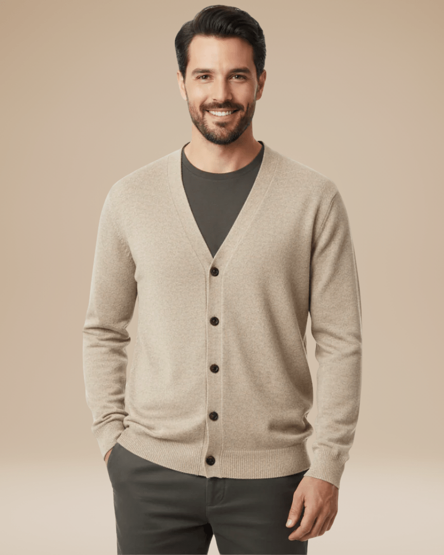 Cardigan da uomo classico con scollo a V e bottoni. Un capo essenziale in maglieria per l'eleganza maschile.