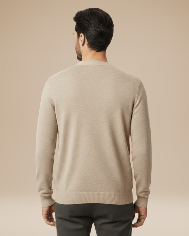 Moda uomo: cardigan in maglieria scollo V, bottoni. Perfetto per un look casual o semi-formale.