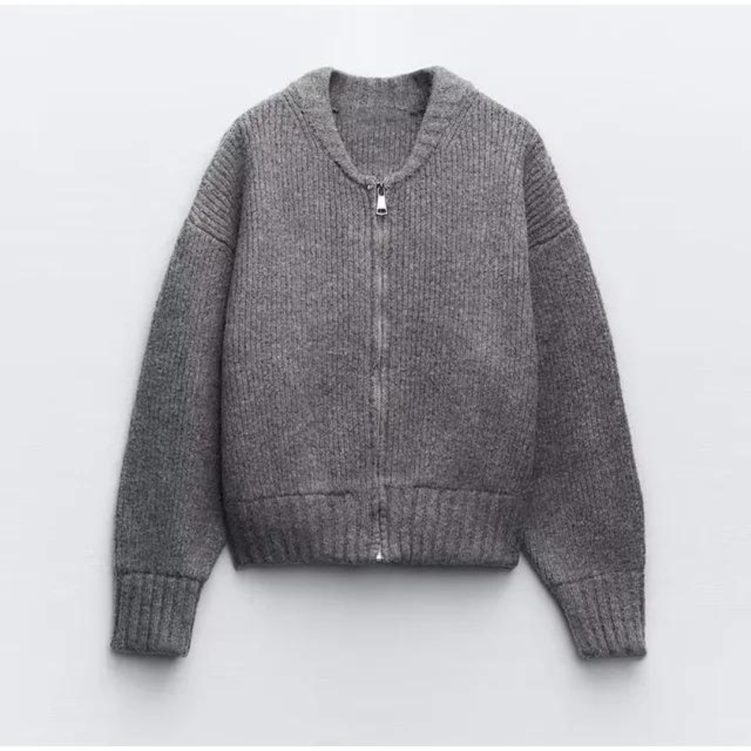 Cardigan donna girocollo grigio con cerniera, perfetto per abbigliamento casual elegante e versatile. Moda femminile.