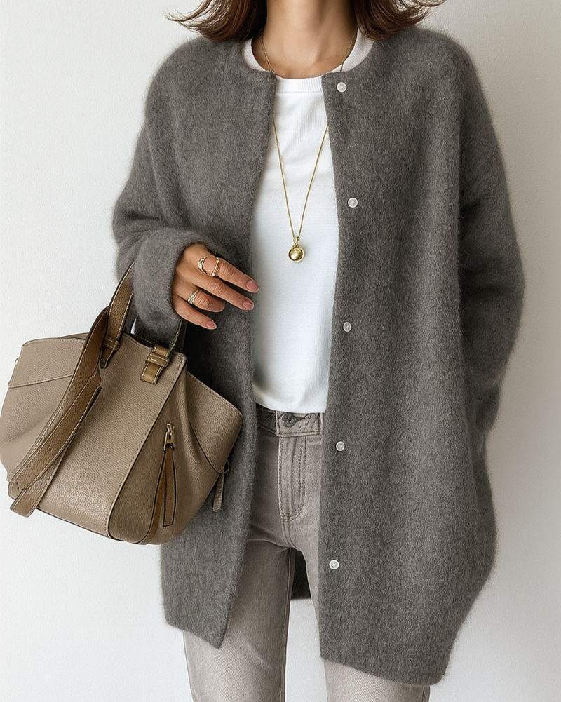 Morbido cardigan invernale da donna, maglione caldo con collo rotondo e bottoni. Comfort e stile autunnale.