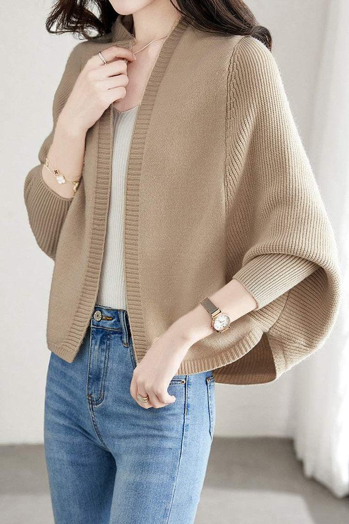 Cardigan donna casual con cappuccio, maniche a pipistrello. Perfetto per outfit quotidiani autunnali e comodi.