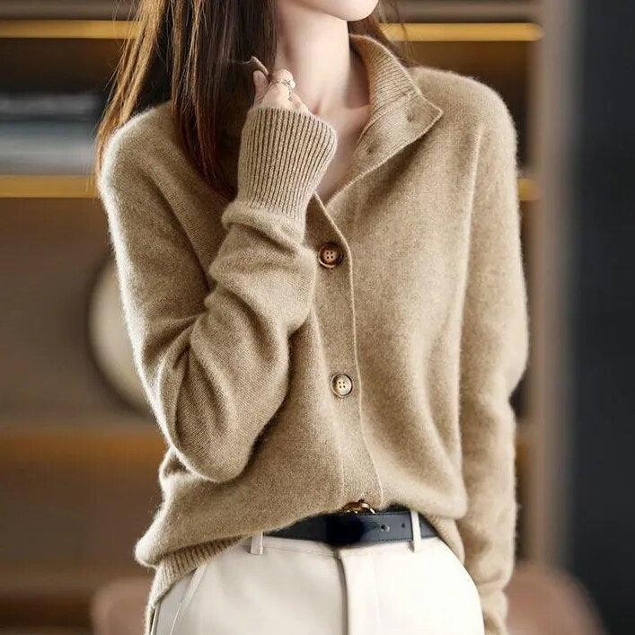 Maglione donna elegante con colletto, perfetto per autunno inverno. Comfort versatile e stile casual chic.