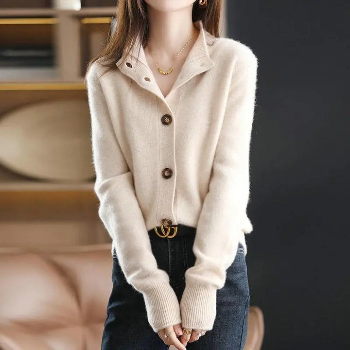 Maglione donna beige con colletto, manica lunga. Eleganza casual, comfort versatile per autunno inverno.
