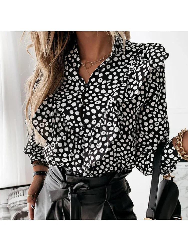 Blusa a pois donna elegante, maniche lunghe con delicato dettaglio arricciato, perfetta per un look sofisticato.