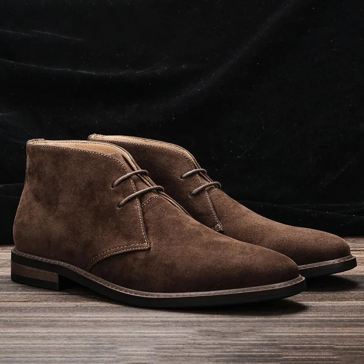 Stivali chukka da uomo marroni alla caviglia, allacciati, in vera pelle, ideali per calzature maschili moda e comfort.