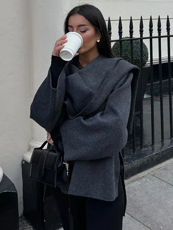 Cappotto avvolgente donna grigio carbone, collo a scialle. Lungo ed elegante, per abbigliamento femminile invernale chic.