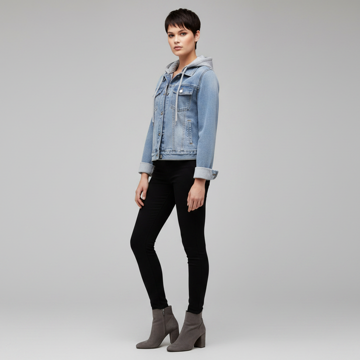 Giacca denim da donna blu casual oversize, con cappuccio grigio rimovibile e chiusura a bottoni.