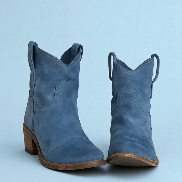 Nuovi arrivi: stivaletti donna western con tacco largo, scarpe di tendenza per la moda invernale.