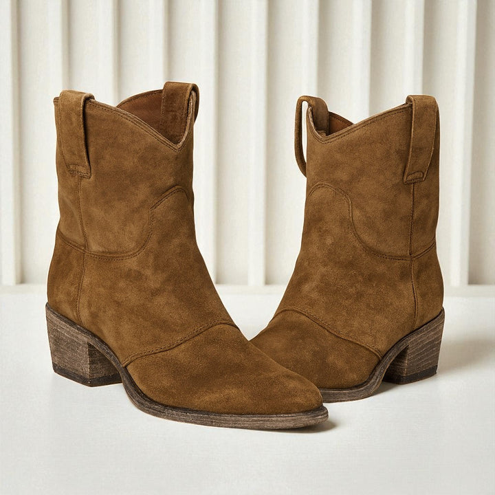 Stivaletti donna western eleganti con tacco largo, scarpe di moda per look casual e chic.