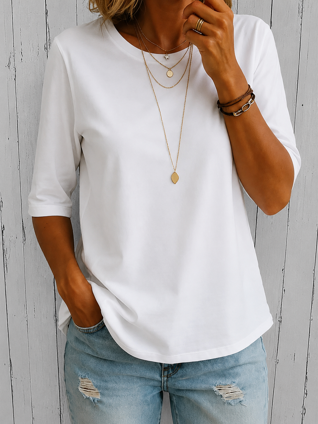 Moda femminile: t-shirt a maniche tre quarti per un comfort senza tempo e stile.