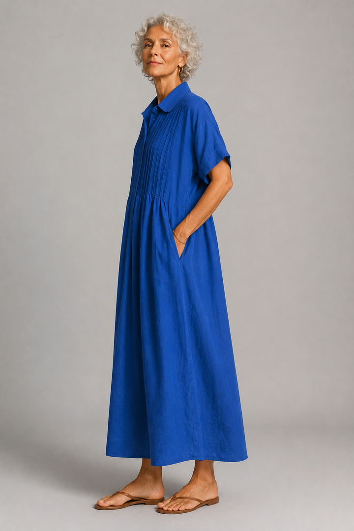 Moda estiva: abito fluido da donna con maniche corte, un capo versatile, fresco e molto chic.