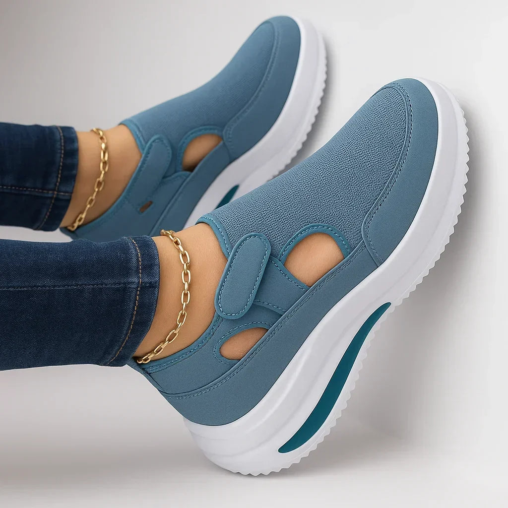 Calzature donna slip-on leggere con design traspirante, offrono supporto plantare per il comfort quotidiano.