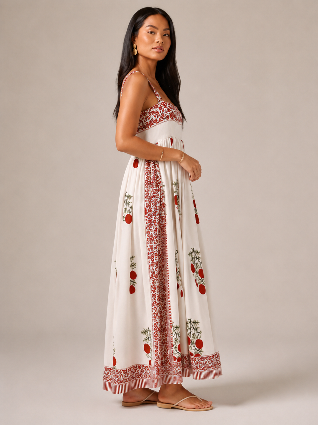 Abito maxi da donna in stile boho chic, fluido ed elegante, con spalline larghe, versatile per l'estate.