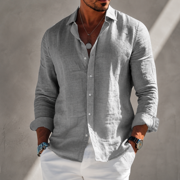 Design versatile della camicia uomo estiva in cotone poliestere, perfetta per abbinamenti casual o più formali leggeri.