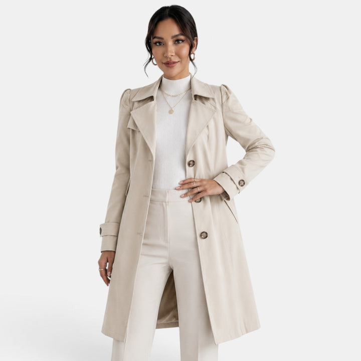 Trench donna classico ed elegante con cintura, ideale come capospalla femminile da ufficio e per la mezzastagione.