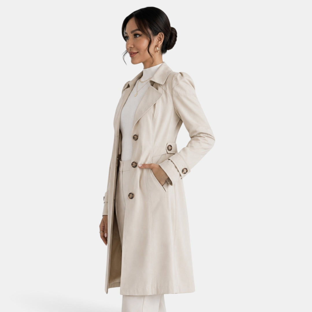 Trench donna femminile di moda con cintura, un capospalla classico ed elegante per un look raffinato e senza tempo.