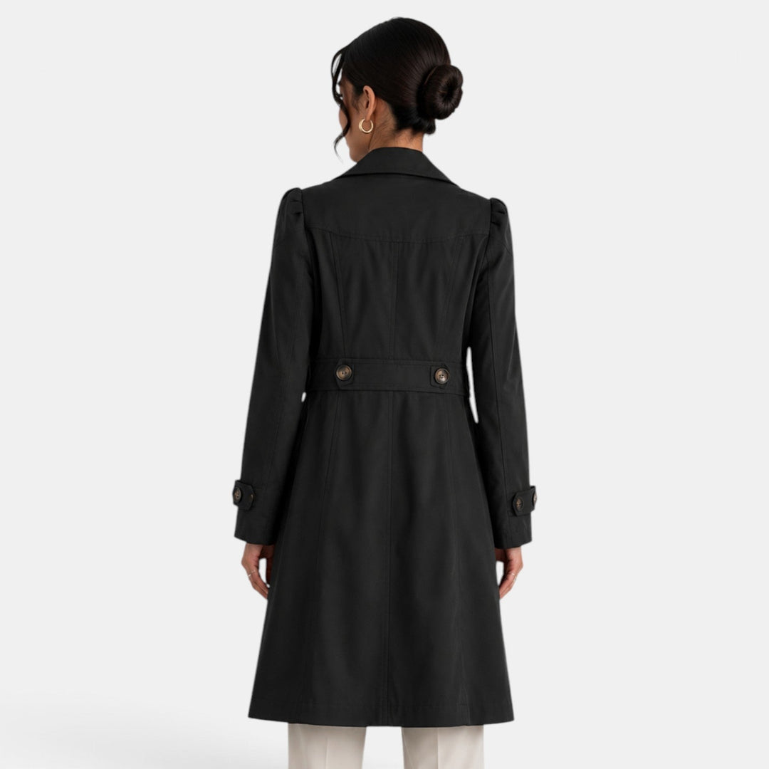 Trench donna classico con cintura, un capospalla di moda elegante e senza tempo, perfetto per un look femminile e chic.