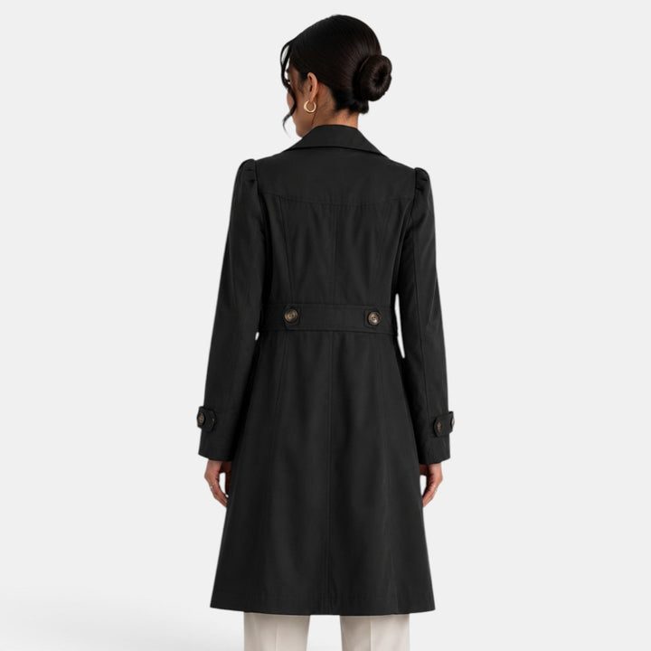 Trench donna classico con cintura, un capospalla di moda elegante e senza tempo, perfetto per un look femminile e chic.