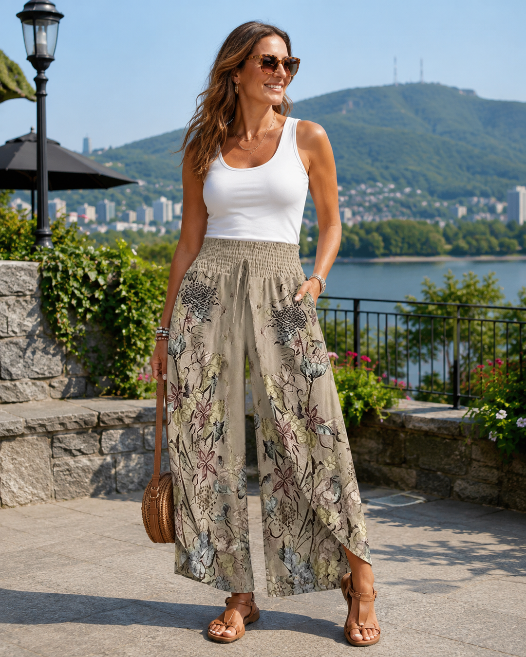 Pantaloni palazzo donna floreali con vita arricciata. Estivi, comodi e a gamba larga.