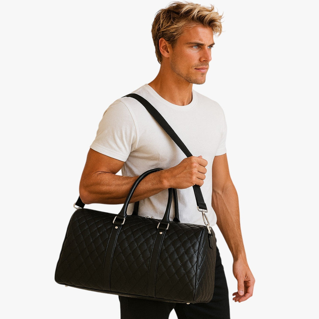 Borsa da viaggio uomo nera trapuntata, design elegante e spazioso, perfetta per weekend.
