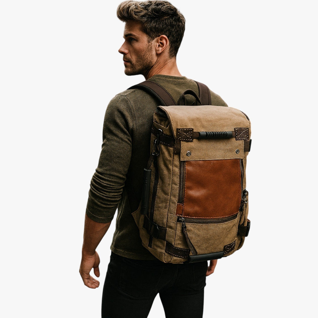 Zaino da trekking e campeggio per uomo, in tessuto resistente, perfetto per affrontare ogni avventura all'esterno.