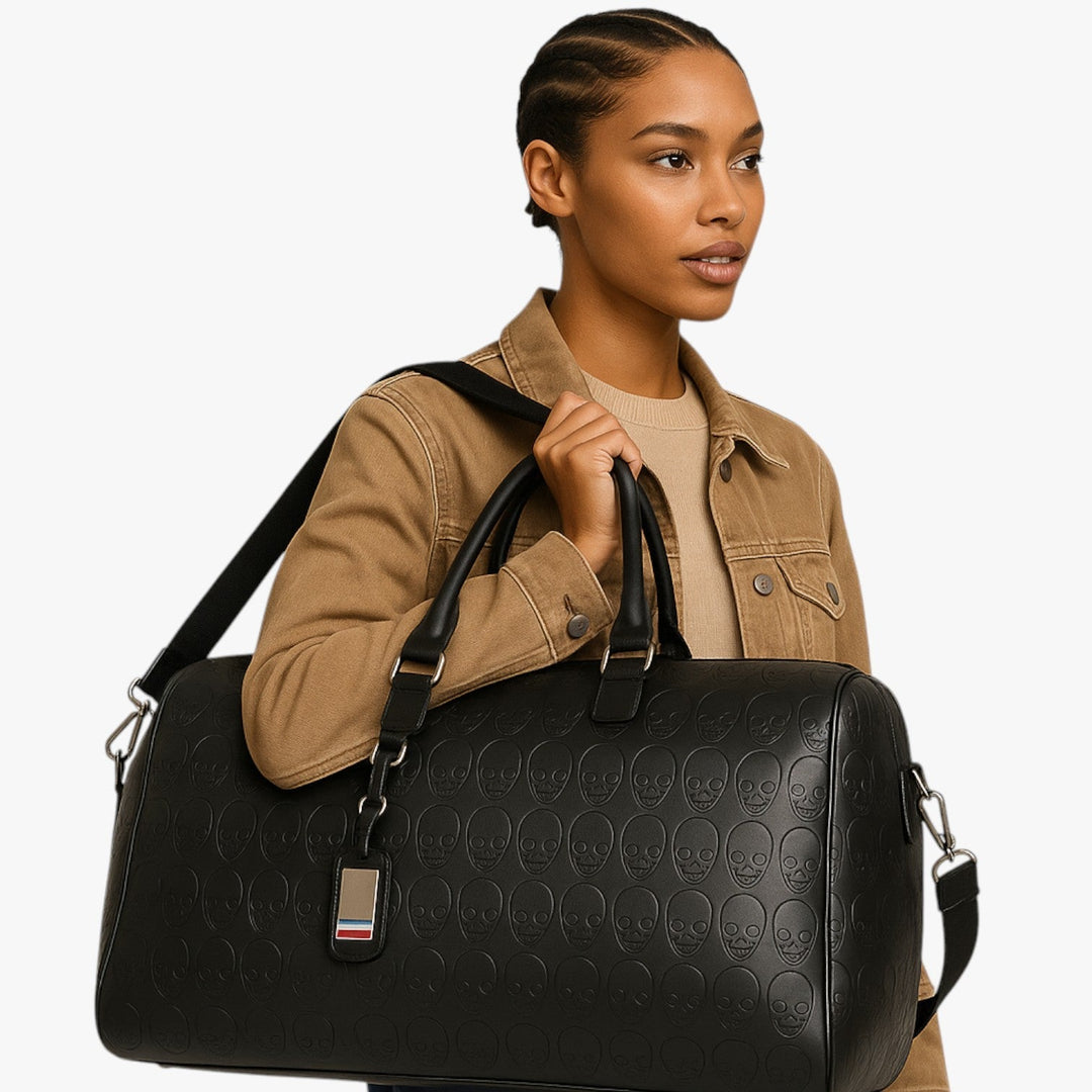 Elegante borsone da viaggio nero per donna, con audace motivo teschio. Borsa capiente per ogni occasione.