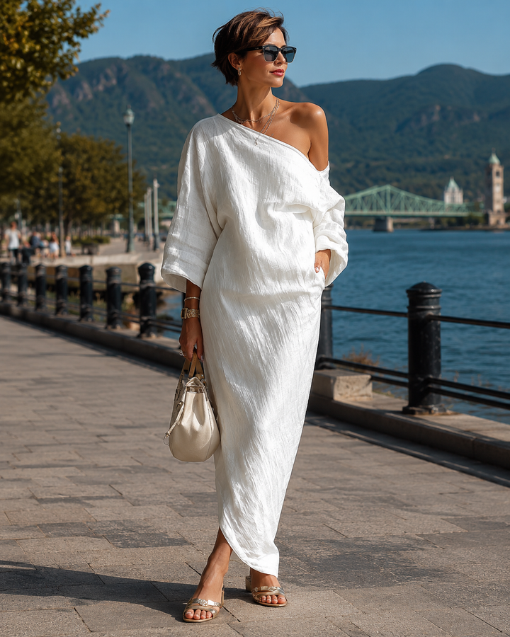 Maxi dress bianco monospalla, con silhouette fluente, ideale per la primavera/estate e cerimonie.