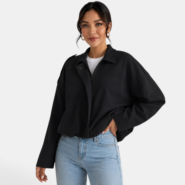 Morbida giacca in camoscio da donna, perfetta per la moda autunnale e look raffinati di mezza stagione.