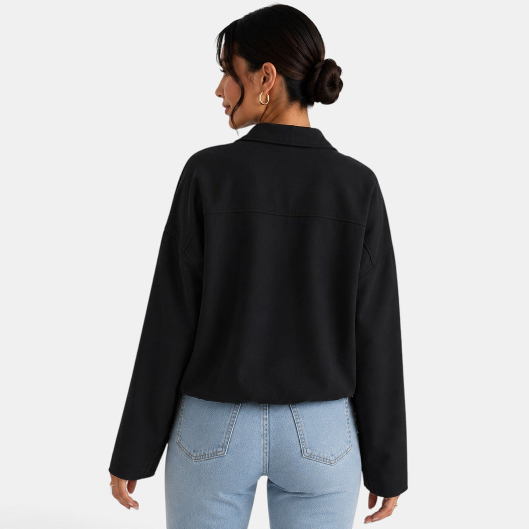 Look casual chic con giacca donna scamosciata, morbida ed elegante, per l'autunno.
