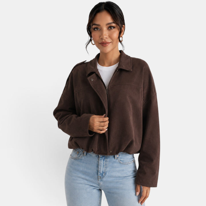 Stile casual chic con giacca donna scamosciata, morbida e confortevole per l'autunno.