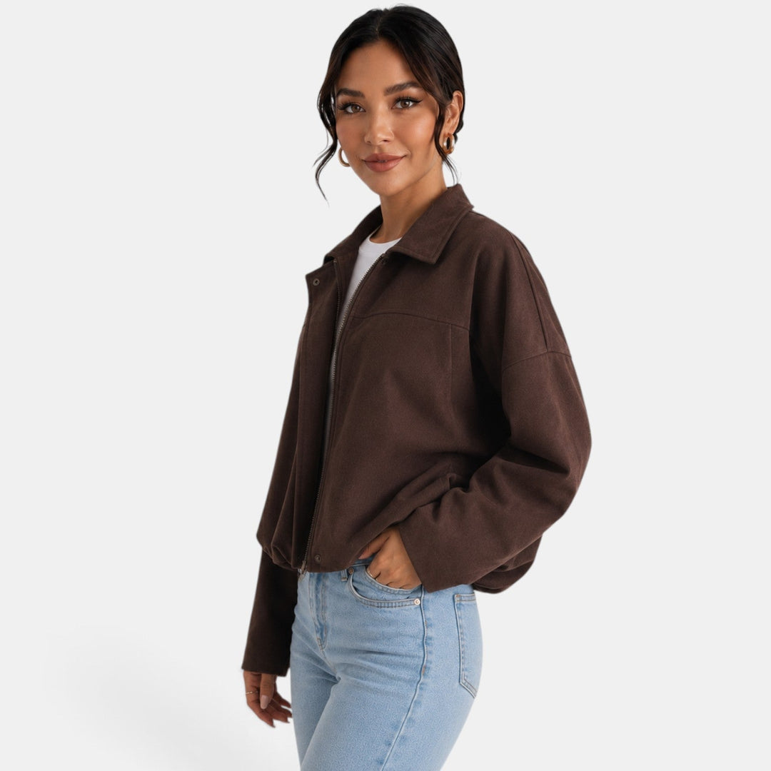 Giacca donna in camoscio per mezze stagioni, elegante e morbida, indispensabile per la moda.