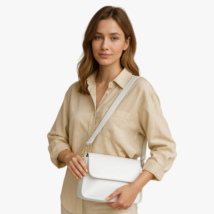 Borsa a tracolla donna compatta color kaki, ideale per un look casual e alla moda.