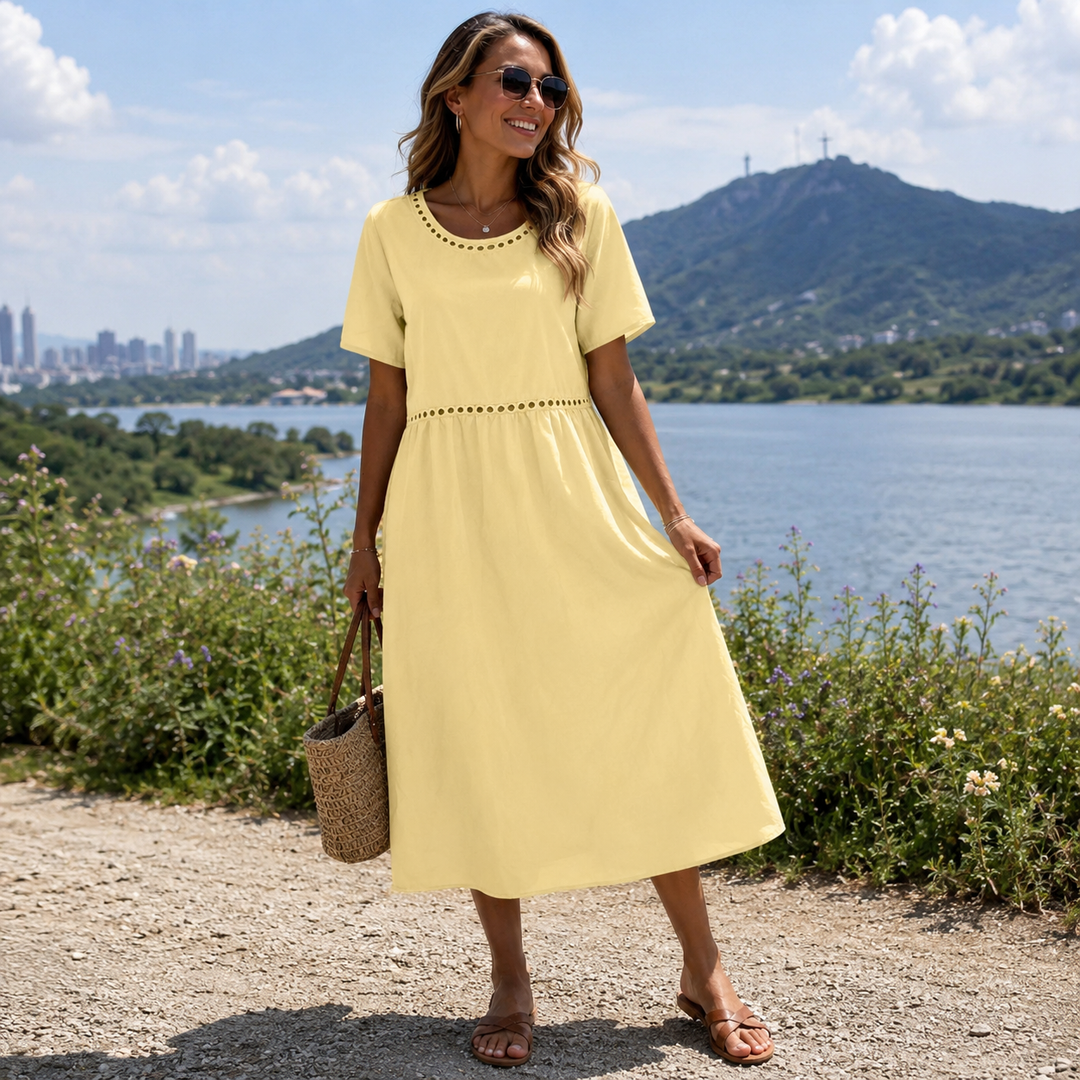 Abito lungo estivo donna con dettagli traforati, perfetto per vacanze e look casual fluidi.