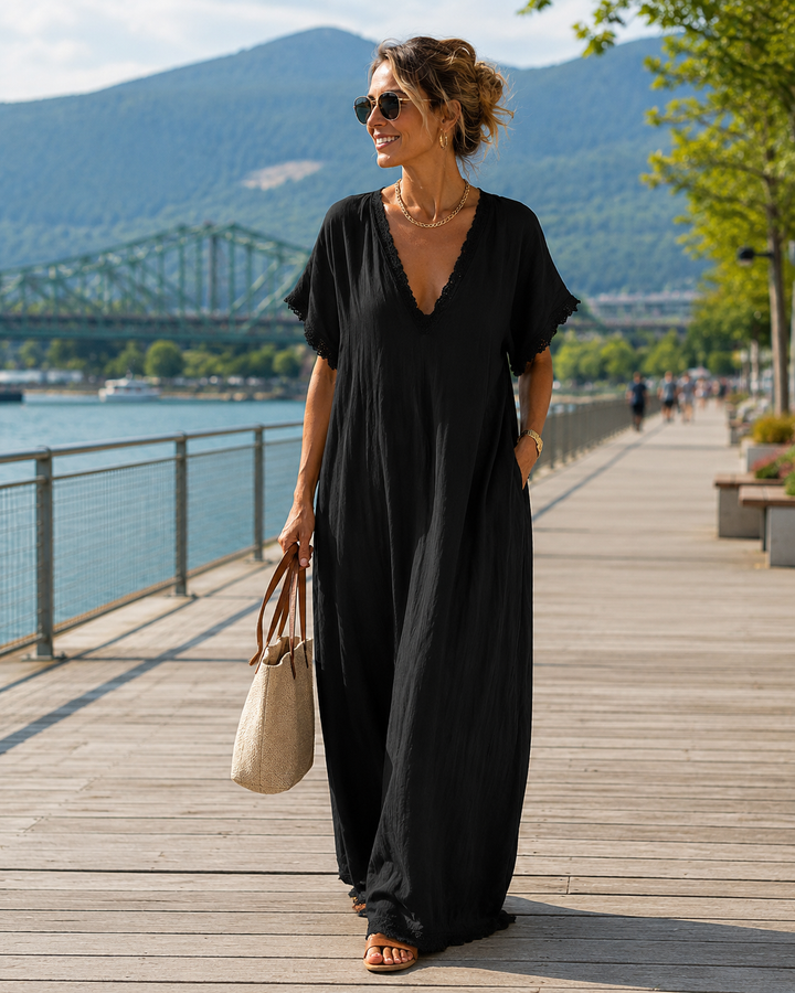 Abito lungo donna elegante con scollo a V e dettagli in pizzo, perfetto per serate estive.