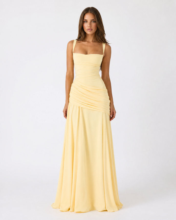 Abito maxi donna elegante con scollo quadrato e drappeggio fluido, perfetto per sera o cerimonia.