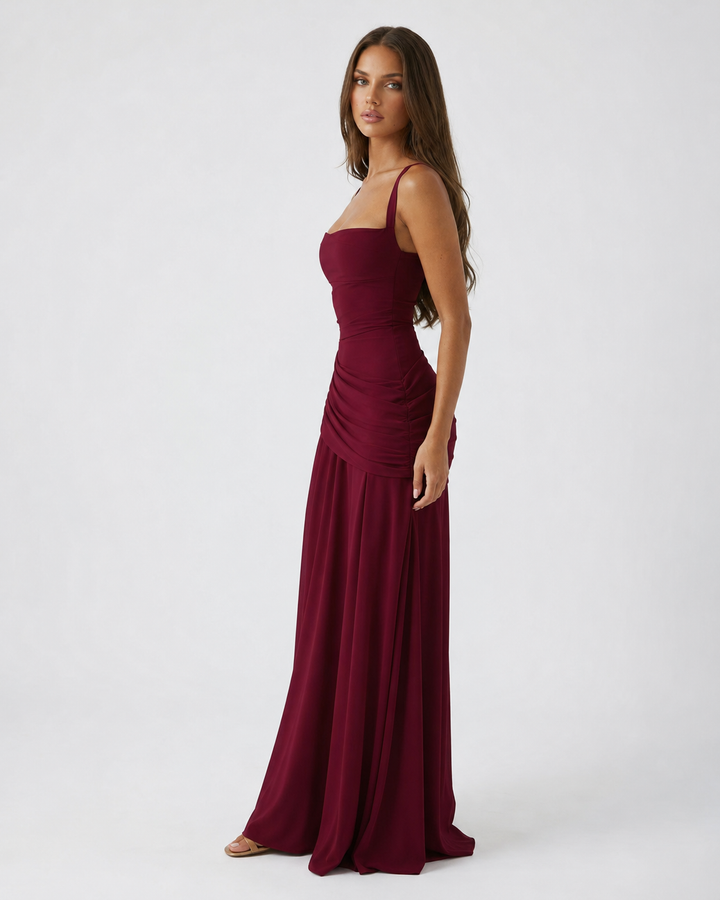 Maxi abito donna per occasioni speciali, scollo quadrato e drappeggio sofisticato, look primaverile estivo.