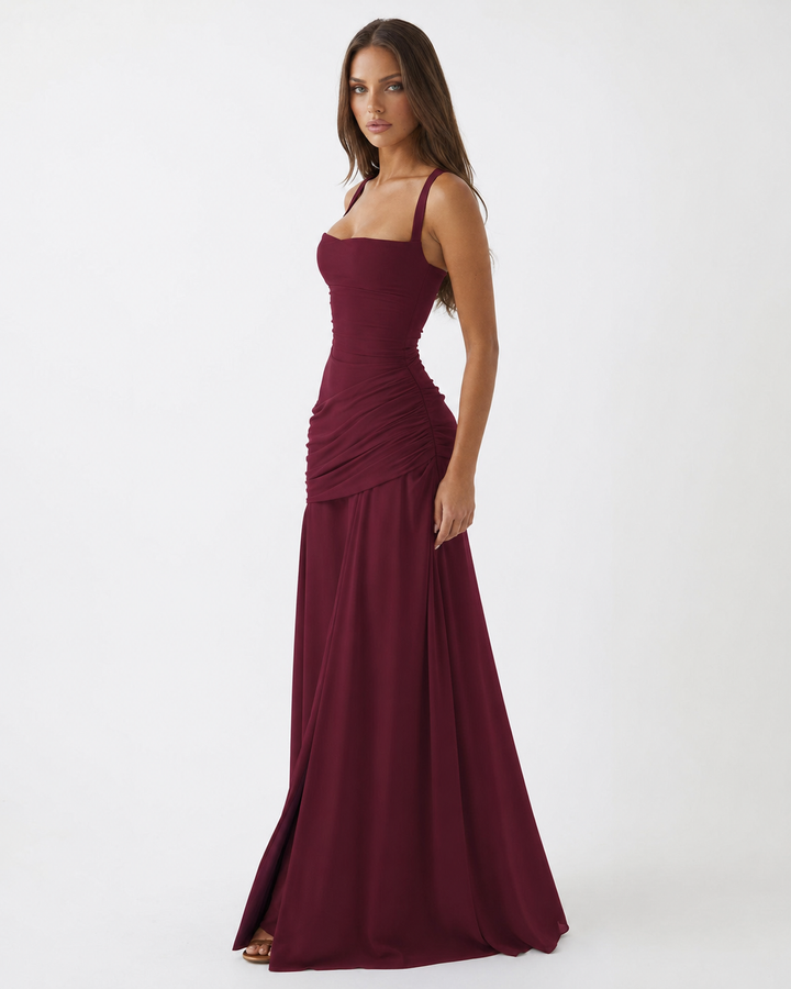 Abito da sera elegante donna, vestito maxi con scollo quadrato, tessuto drappeggiato che accarezza il corpo.