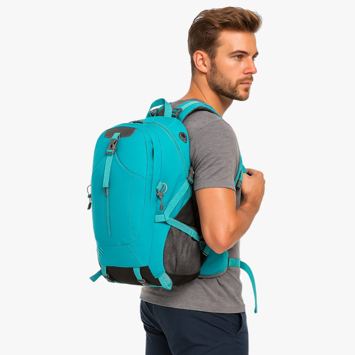 Zaino sportivo 40L per trekking e outdoor, design versatile con cinghie regolabili.