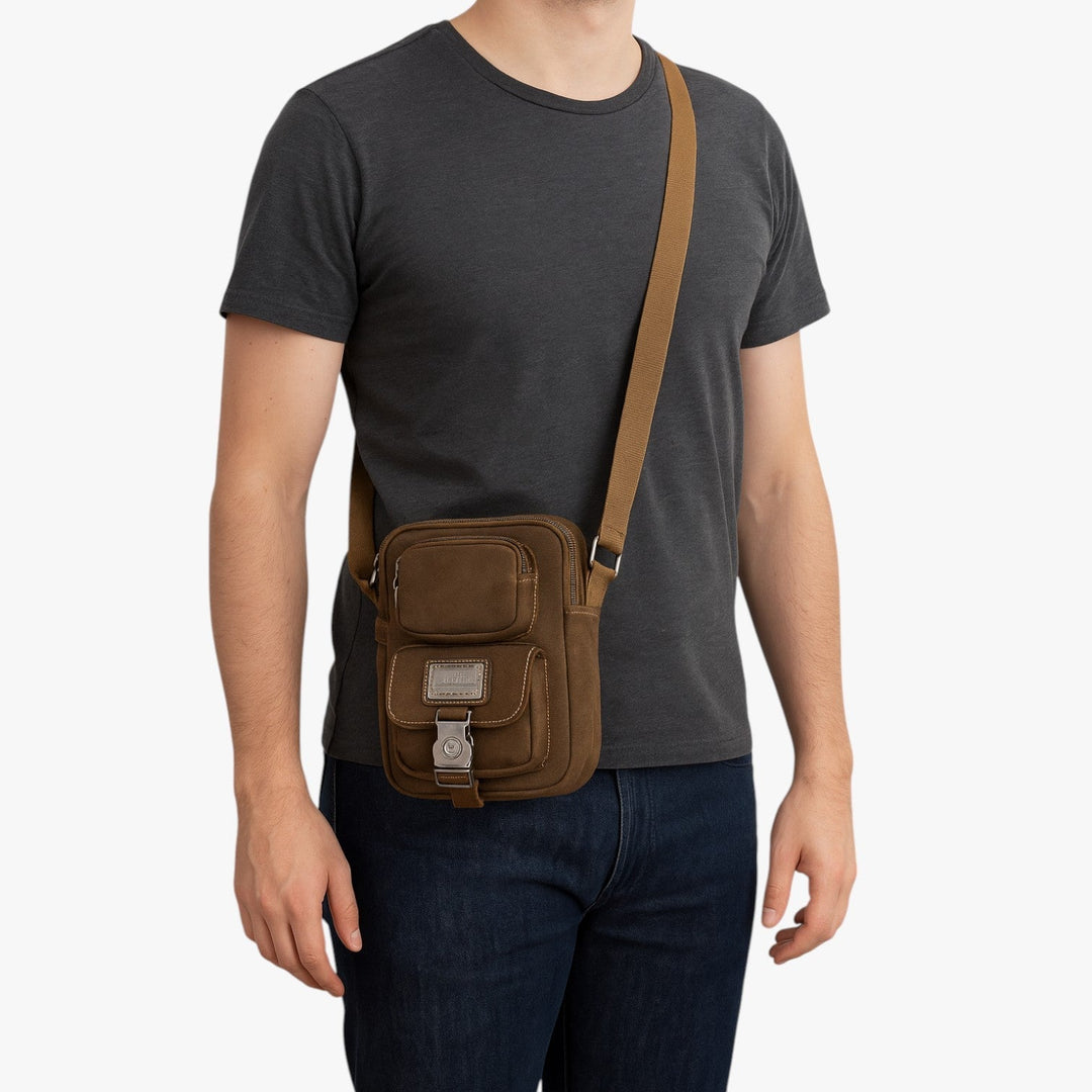 Borsa tracolla uomo nera casual, compatta e multitasche, perfetta per il daily. Tessuto resistente.