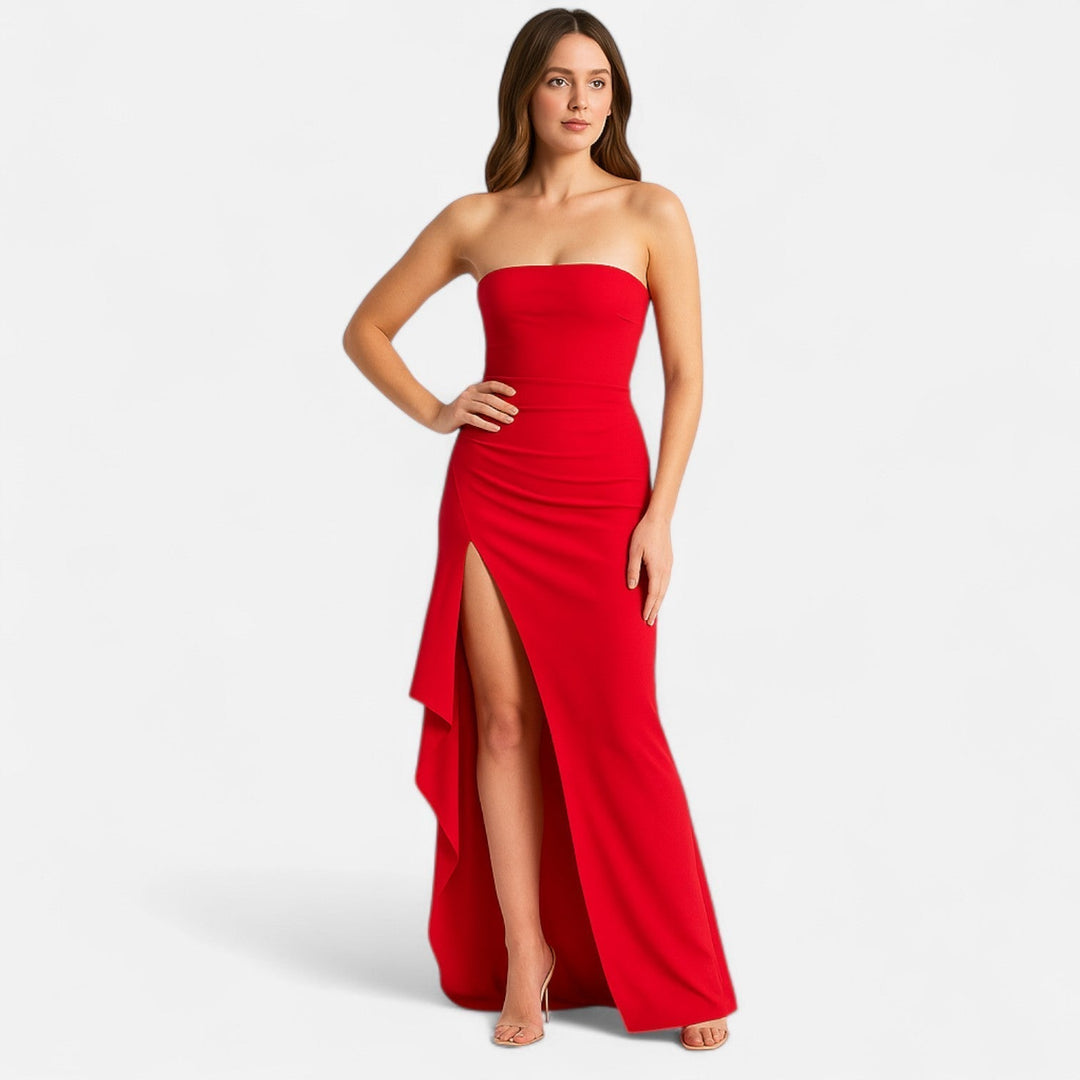 Abito da sera donna glamour e audace con spacco alto. Vestito elegante aderente, perfetto per occasioni speciali.