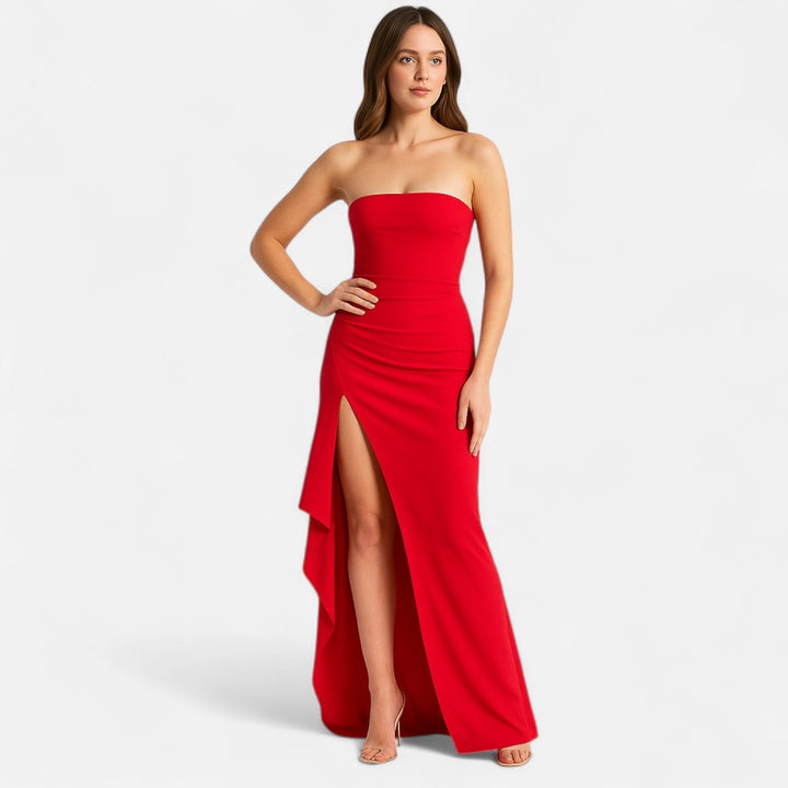 Abito da sera donna glamour e audace con spacco alto. Vestito elegante aderente, perfetto per occasioni speciali.