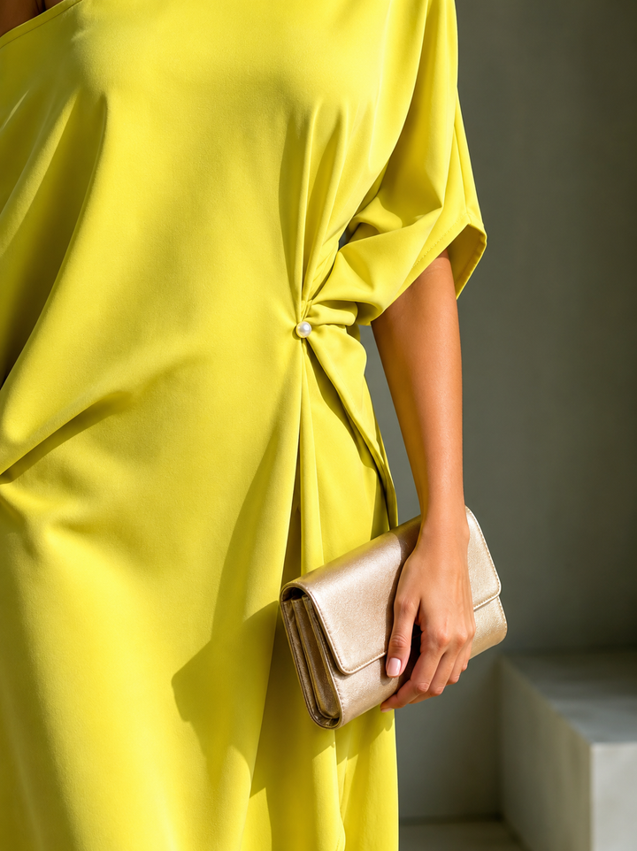 Abito asimmetrico donna giallo moda, elegante e confortevole, ottimo per occasioni speciali e un vestito chic.