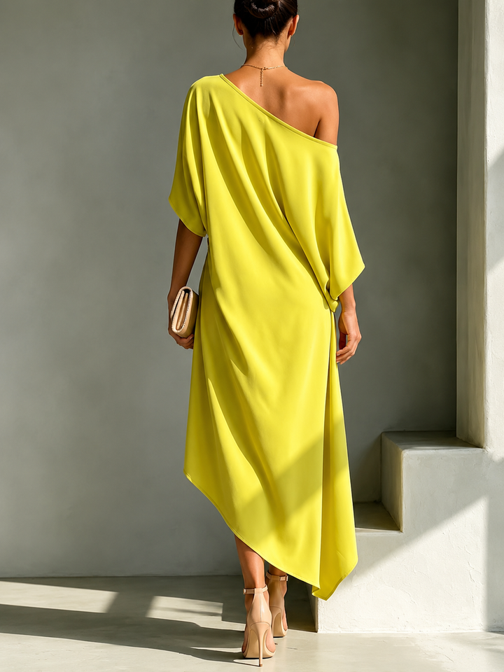 Splendido abito donna asimmetrico giallo brillante, taglio fluido ed elegante, un capo estivo per look femminili.