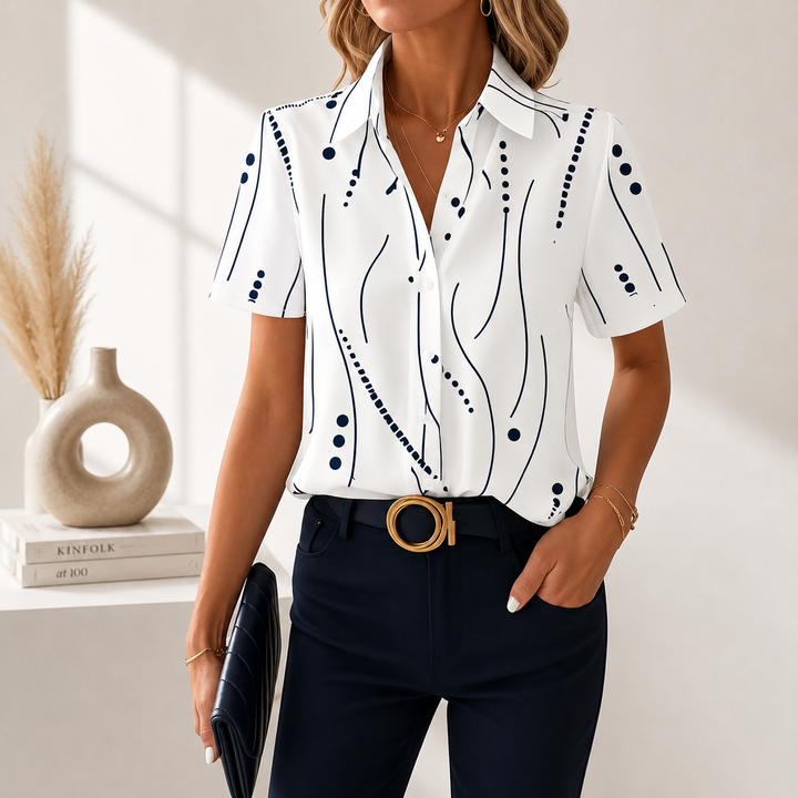 Camicetta donna elegante con stampa astratta, blusa maniche corte per outfit da ufficio o casual alla moda.