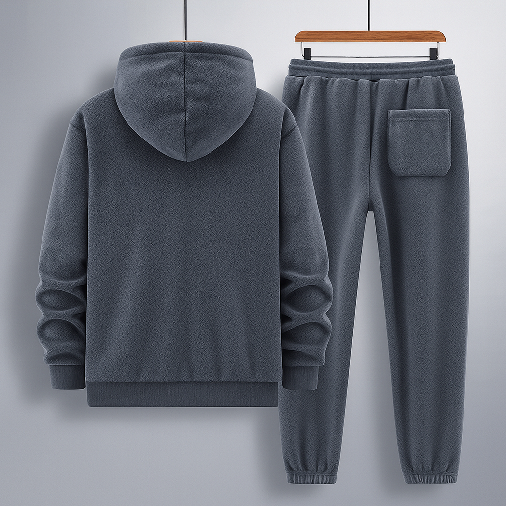 Set tuta uomo due pezzi: felpa con cappuccio e pantaloni jogger. Perfetto per abbigliamento casual e stile urbano.