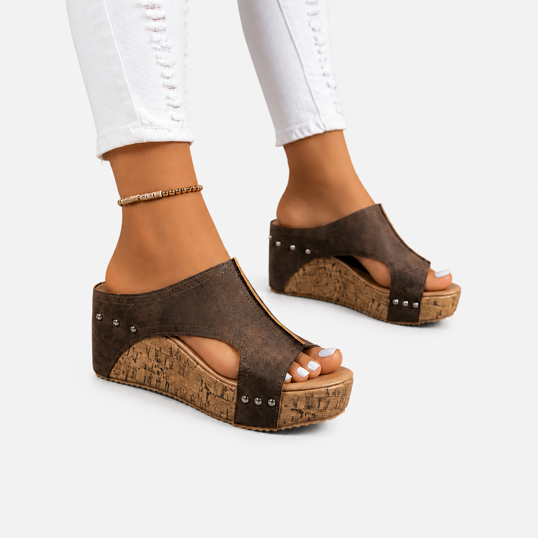 Sandali donna con zeppa Alessia, comfort e stile per l'estate. Calzature estive comode.