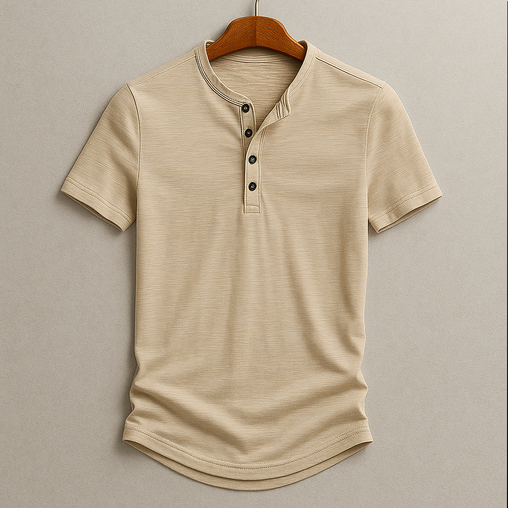 Maglietta Henley uomo nera manica corta, versatile e casual. Orlo arrotondato e bottoni per un look primaverile di stile.