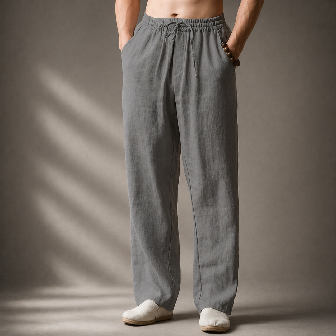 Comodi pantaloni uomo a gamba dritta con coulisse, versatili per viaggi, relax o attività casual.