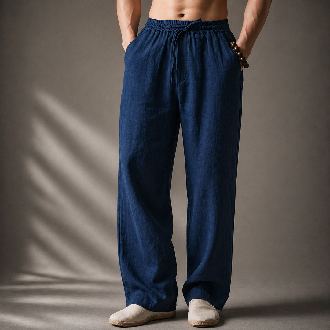 Dettaglio: la coulisse in vita dei pantaloni uomo casual a gamba dritta, per una vestibilità perfetta.